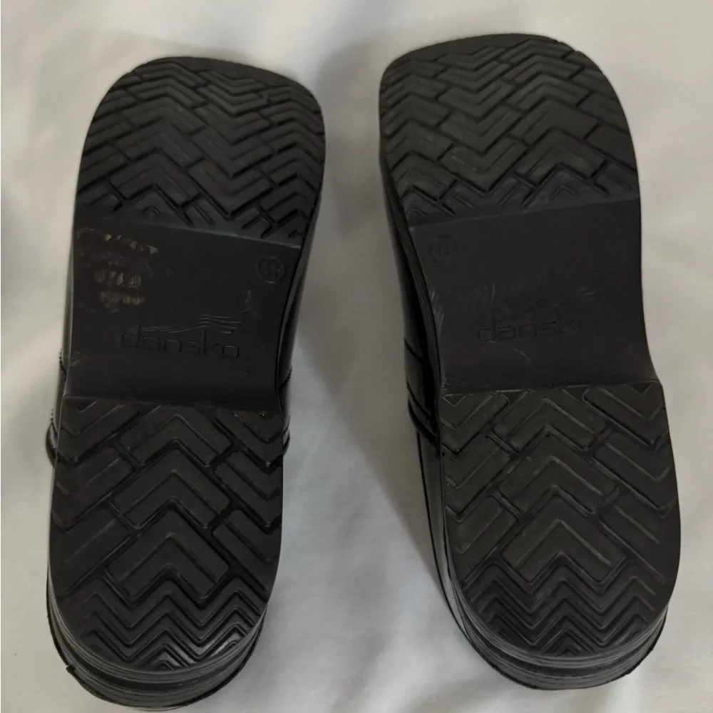 Dansko Black Patent Leather Staple Clogs Size 41 EUC - Picture 8 of 8